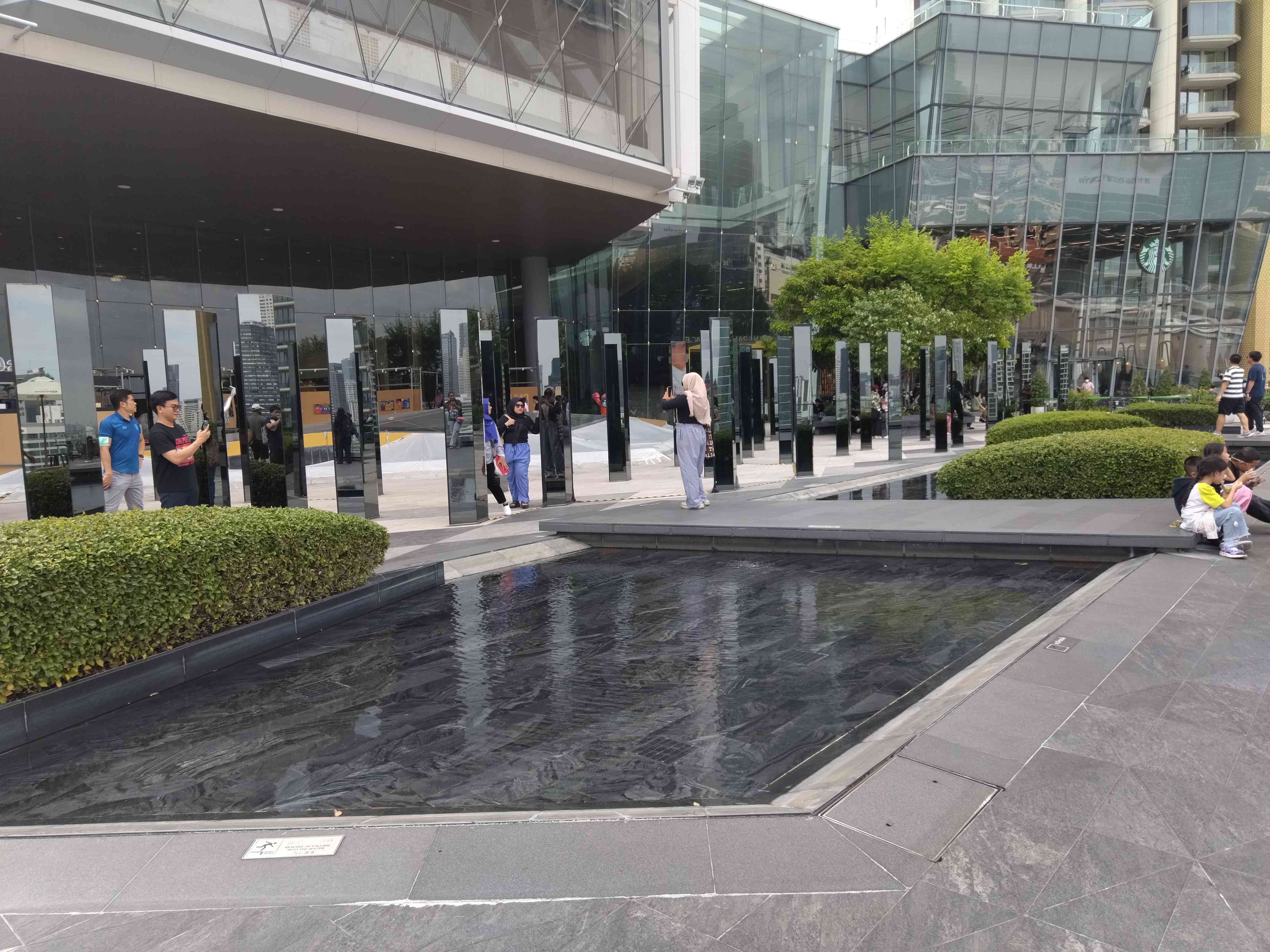 55寸不銹鋼框架立式廣告機