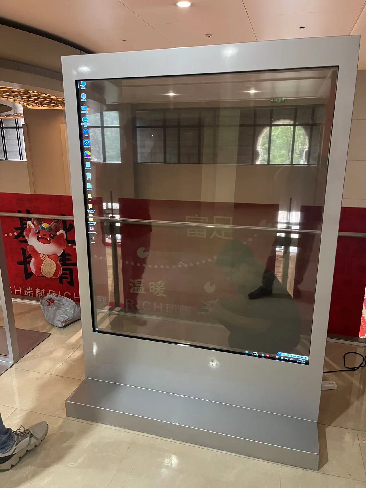 商用oled顯示屏廣告機
